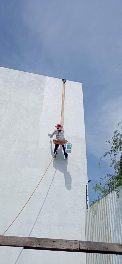Aplicación de Pintura en Alturas de Fachada en CDMX
