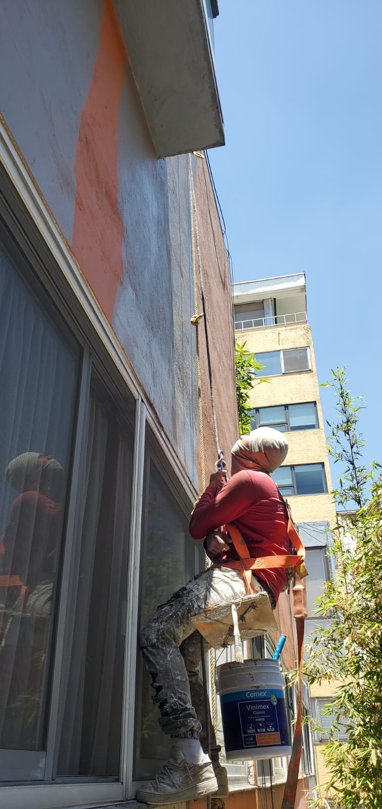 Pintura en alturas y estructuras complejas 6 Aplicación de Pintura en Fachada en Alturas de Edificio en Polanco, CDMX