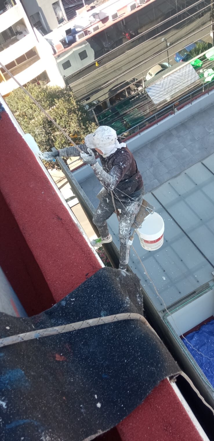 Pintura en alturas y estructuras complejas 7 Aplicación de Pintura en Fachada Trabajo en Alturas en Polanco, CDMX