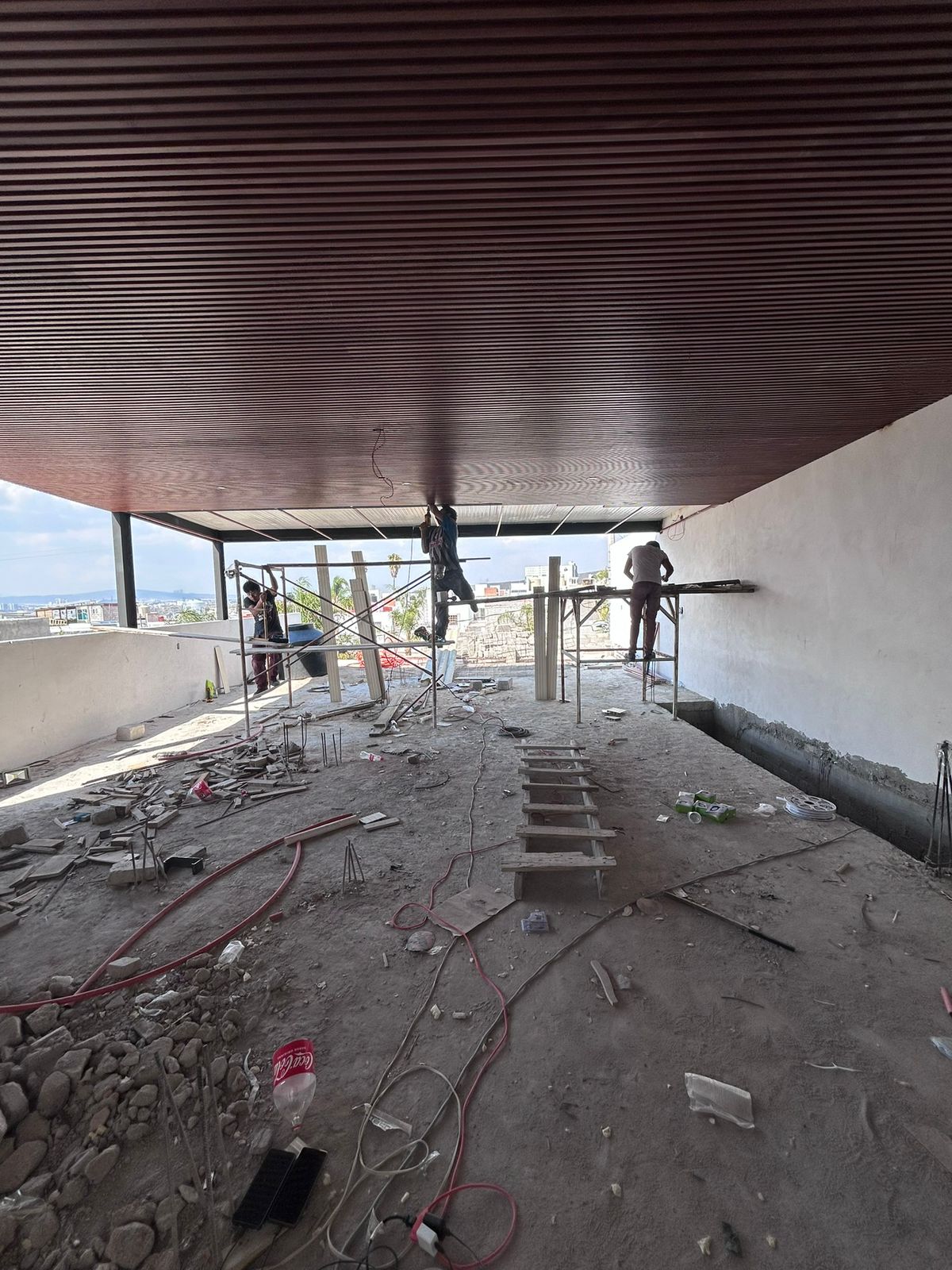 Colocación de WPC (Simulación Madera) En Plafón de Techado, Querétaro