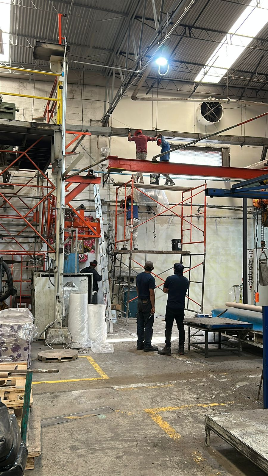 Aplicación de estuco en muros nave industrial, Tlalnepantla, EdoMex